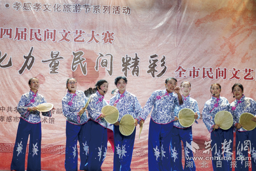 大悟油梓樹藝術(shù)團《十個妯娌逛縣城》。.jpg