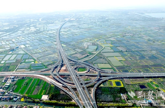 鐵、水、公、空立體式交通運輸通道連線成網(wǎng)_副本.jpg