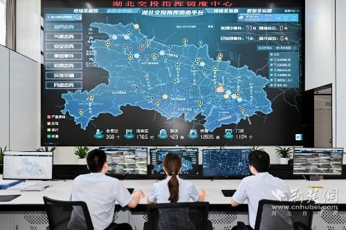 7.建成湖北交投智慧調(diào)度中心，接入全省6000多公里高速路段、1.5萬(wàn)余路監(jiān)控視頻圖像，實(shí)現(xiàn)路網(wǎng)態(tài)勢(shì)全感知.jpg.jpg